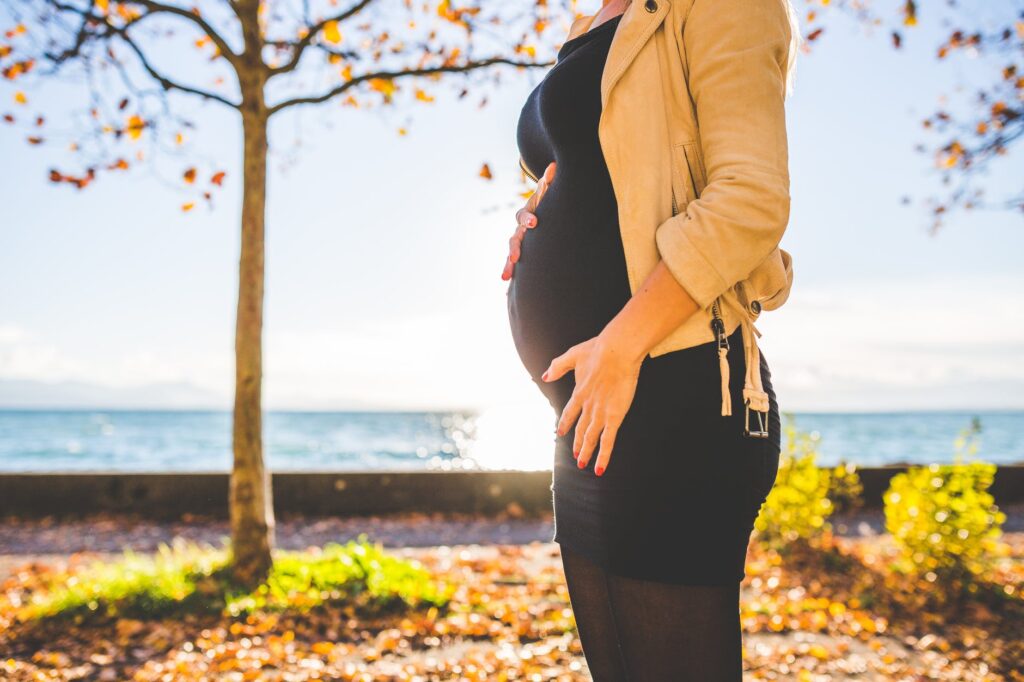 Doporučená denní dávka zinku představuje zhruba 15 mg, přičemž v těhotenství a při kojení se jako u většiny ostatních minerálních látek a vitaminů doporučuje toto množství navýšit
