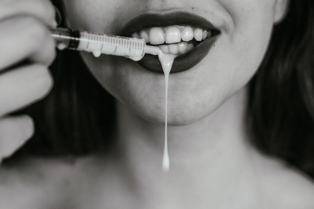 Domácí bělící pasty na zuby jsou ideální k šetrnému bělení zubů
